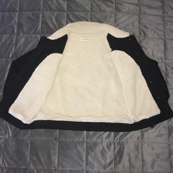 Men’s black Sherpa jacket - Picture 2 of 5